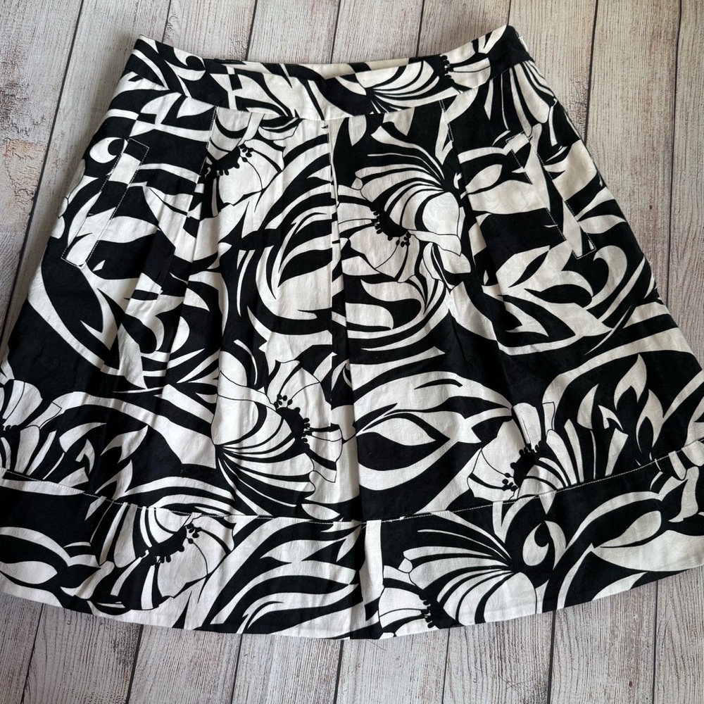 White House Black Market Flare Lined Skirt 10